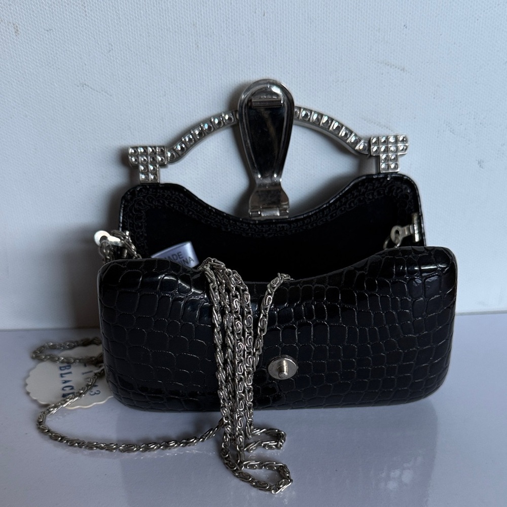 Chic Black Crocodile-Patterned Mini Purse with Silver Handle - Picture 2 of 9